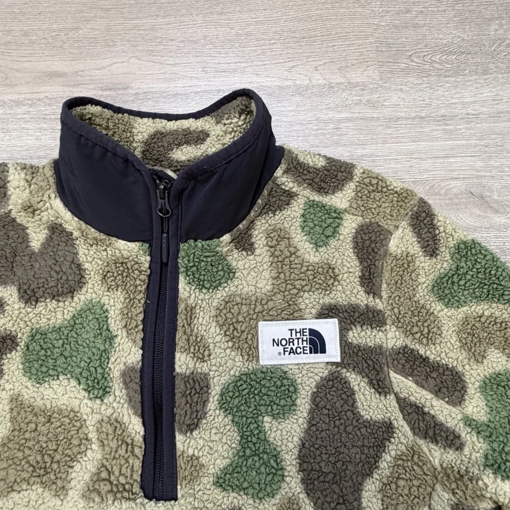 The North Face Campshire Pullover Mens S Camo Sherpa Fleece 1/4 Zip NF0A33QX